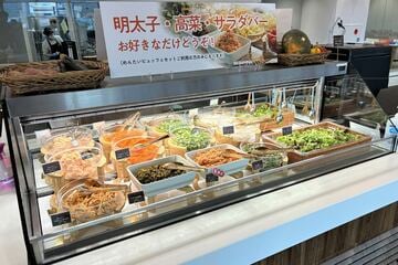 めんたいビュッフェセットでは辛子明太子や野菜など食べ放題