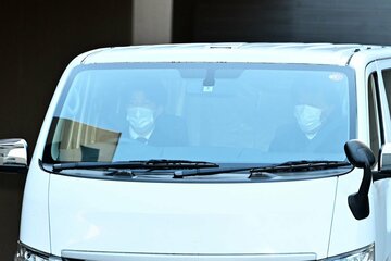 安達優季容疑者を乗せた車