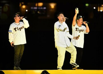  阪神―ヤクルトの開幕戦で熱唱したベリーグッドマン（東スポWeb）