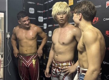 左からタイタス・アレクサンダー、清宮海斗、アーチー・コール