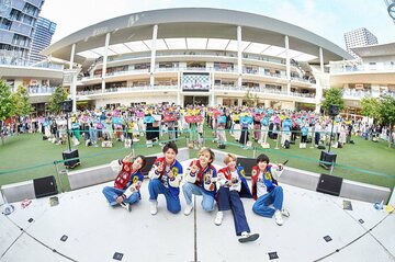 ラゾーナ川崎でイベントを行ったＣＵＢＥＲＳの(左から)優、綾介、末吉９太郎、ＴＡＫＡ、春斗