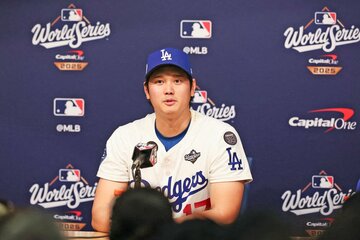 試合後に会見する大谷翔平（ロイター）