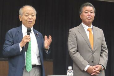 鈴木宗男氏（左）と下地幹郎氏