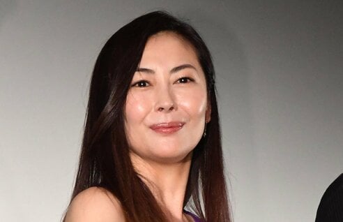 中山美穂さん〝幻のドレス〟お別れの会で公開か 大阪公演で披露し