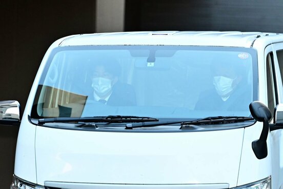 安達優季容疑者を乗せた車
