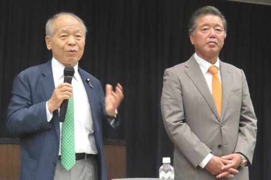 鈴木宗男氏(左)と下地幹郎氏