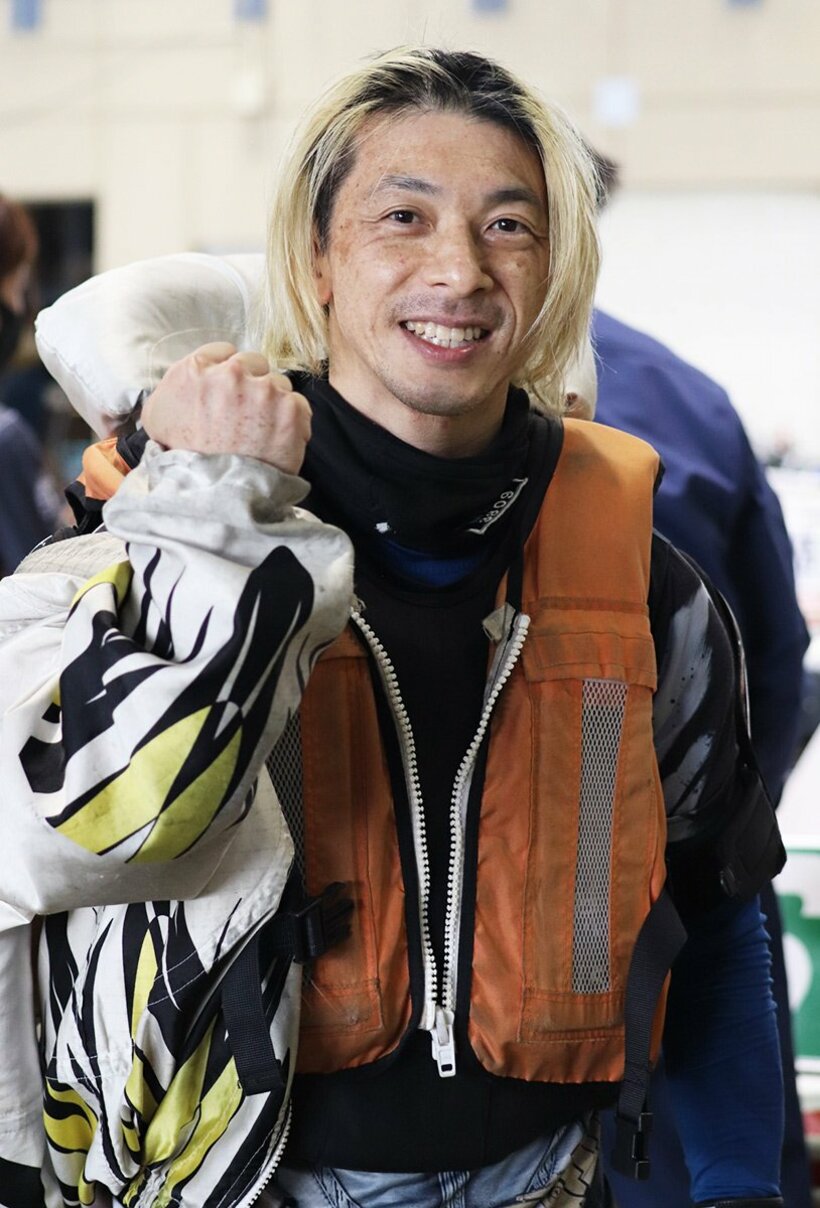  安堵のガッツポーズを見せた吉田光（東スポWeb）