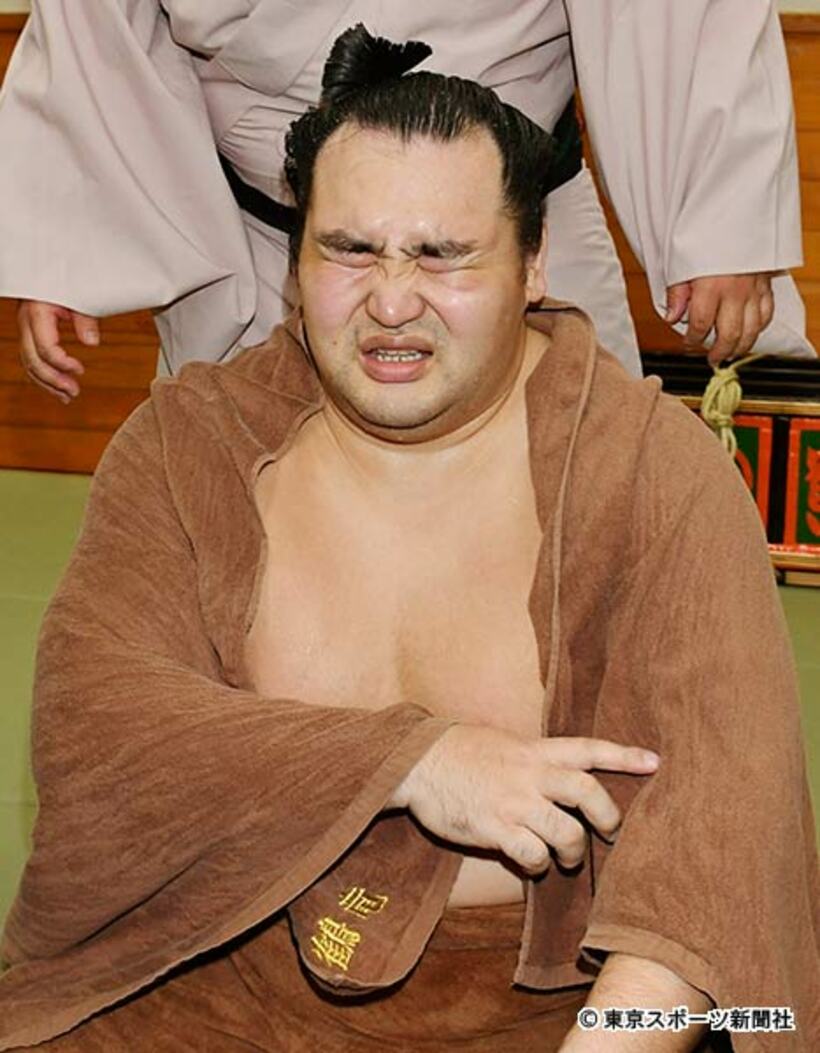  ３敗目を喫した鶴竜