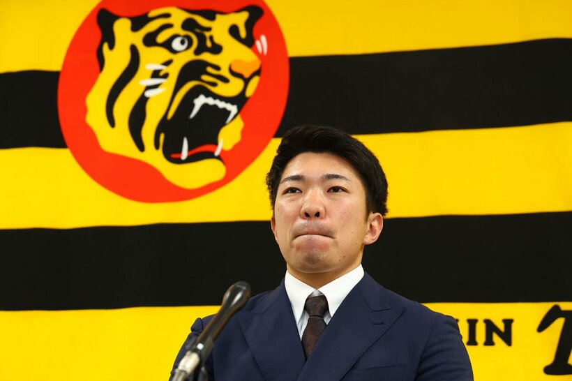 大幅アップとなった更改の会見ながら、緊張の面持ちだった阪神・石井大智