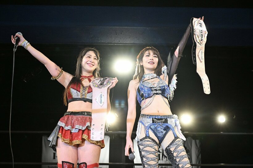 タッグT決勝進出を決めた上福ゆき(右)と上原わかな