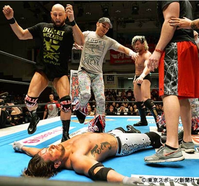 バレットクラブに襲撃され大の字のＡＪ（下）