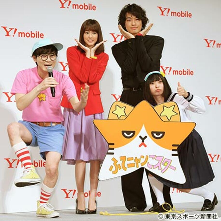  左から「にゃんこスター」のスーパー３助、桐谷美玲、斎藤工、「にゃんこスター」アンゴラ村長