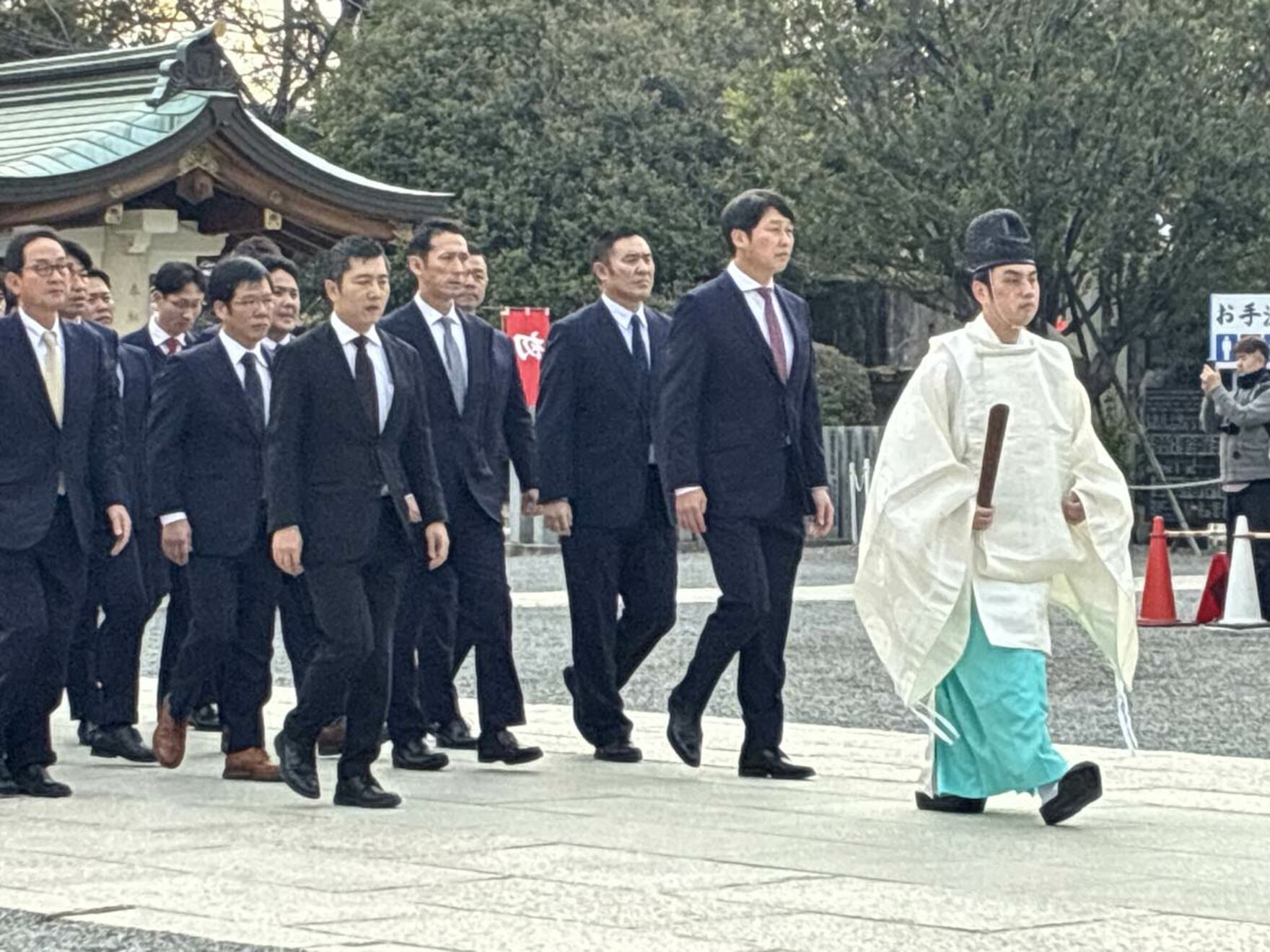 必勝祈願を行った広島・新井貴浩監督