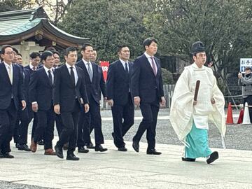 必勝祈願を行った広島・新井貴浩監督