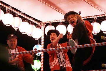 上野恩賜公園で「下町盆踊りフェス」に初出演した怒髪天の増子直純(中)