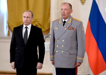  プーチン大統領（左）とドゥボルニコフ氏（ロイター）
