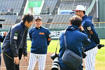 左から松井秀喜氏、井端弘和監督、ダルビッシュ有