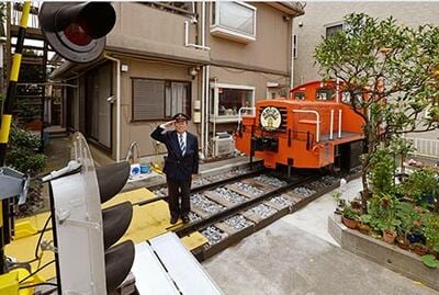 1ページ目】自宅の庭に「ディーゼル機関車」が！ | 東スポWEB