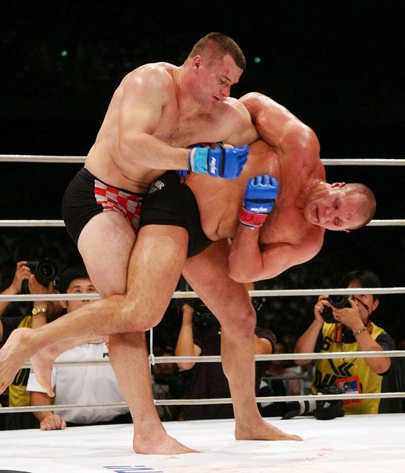かつてヒョードル(右)と激闘を繰り広げたミルコ（2005年）