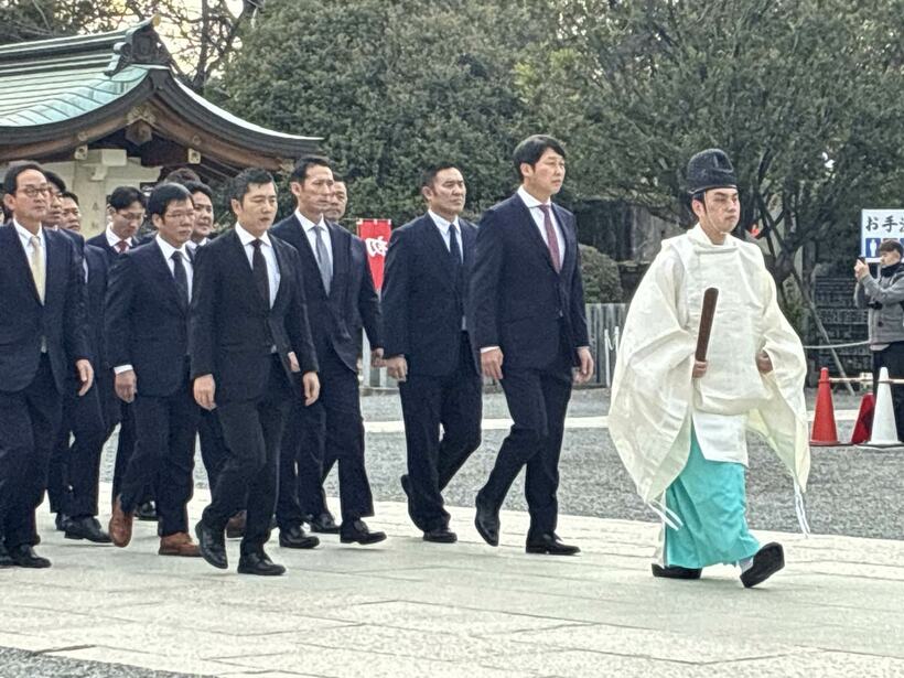 必勝祈願を行った広島・新井貴浩監督