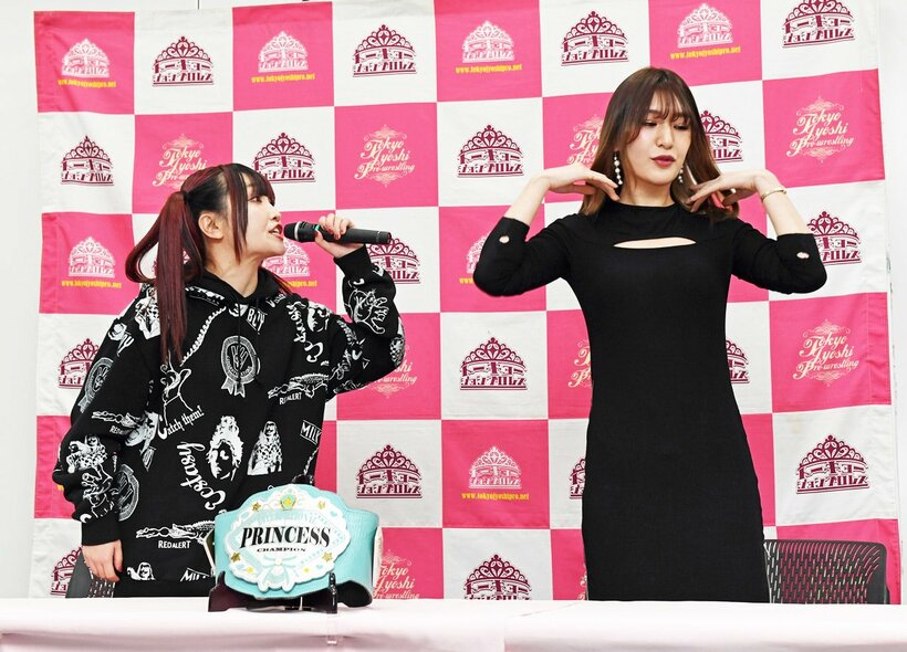  インターナショナル・プリンセス王者・伊藤麻希(左)と上福ゆき（東スポWeb）