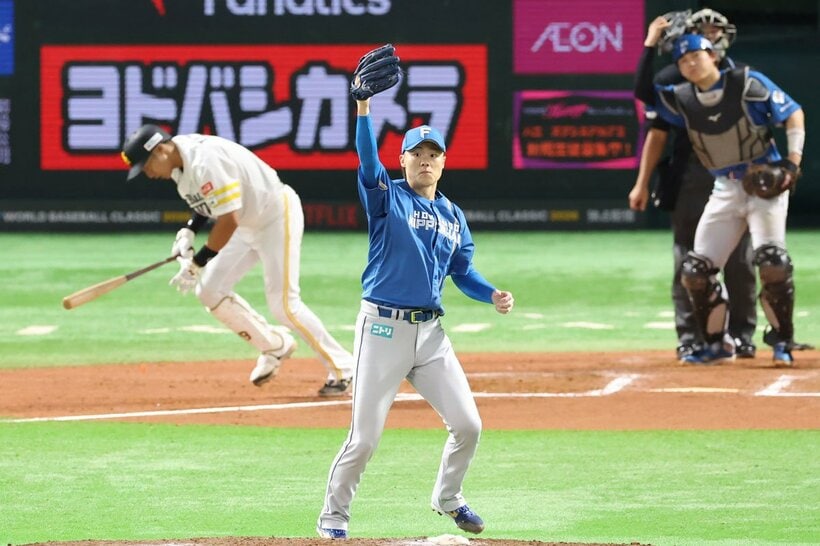 ソフトバンク打線が猛警戒する投手の１人、日本ハムの左腕・山崎福也(中)