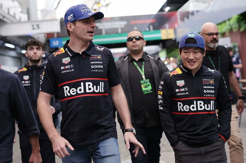 フェルスタッペン（左）と角田（ロイター）