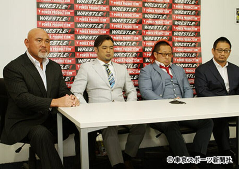 Ｗ―１は新体制移行を発表（左）から武藤会長、林社長、近藤副社長、高木相談役