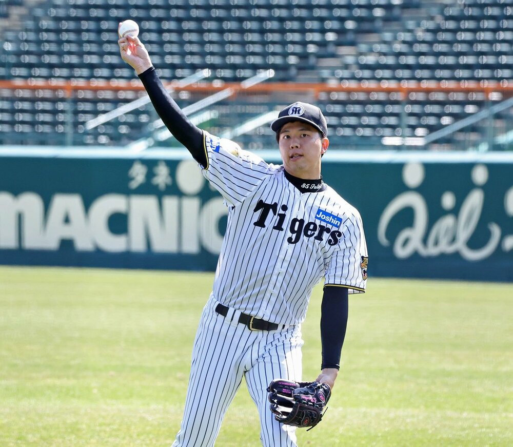 キャッチボールをする阪神・才木浩人