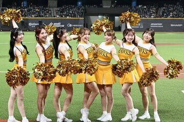 ２月の台湾遠征で、台北ドームでパフォーマンスを披露したソフトバンクのチア「ハニーズ」のメンバーたち