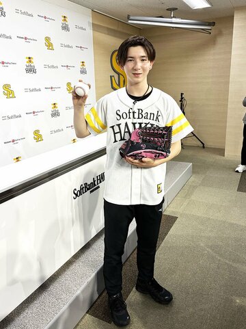 ソフトバンク戦の始球式を行った男子フィギュアスケート・中田璃士