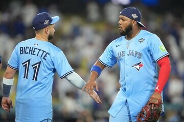 ボー・ビシェット（左）とウラジーミル・ゲレロ（ロイター）