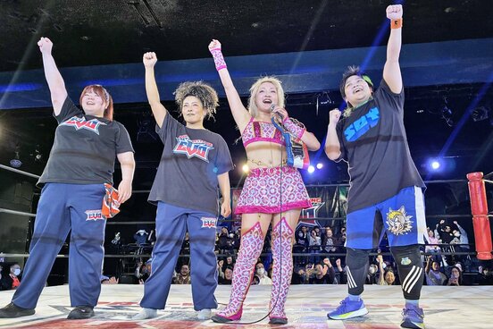 新宿大会を締めた(左から)Chika,ZONES、ChiChi、ソイ
