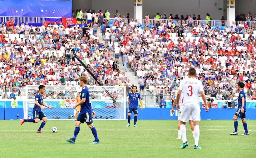  ボール回しを始めた日本にスタンドは騒然