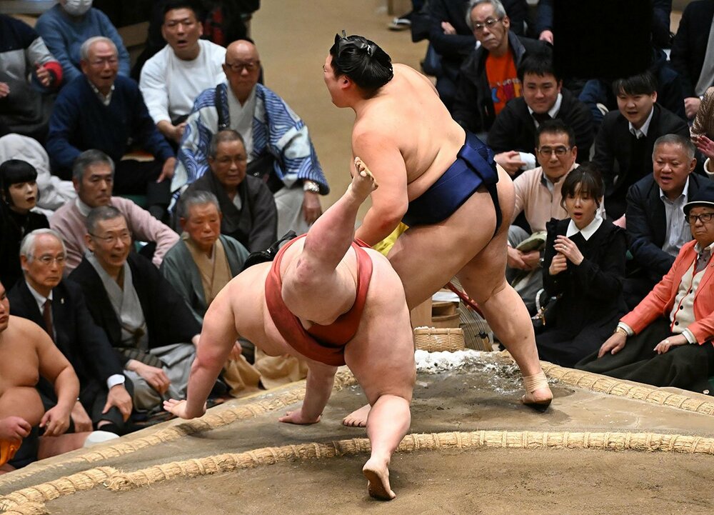 熱海富士に押し出され３連敗を喫した大の里