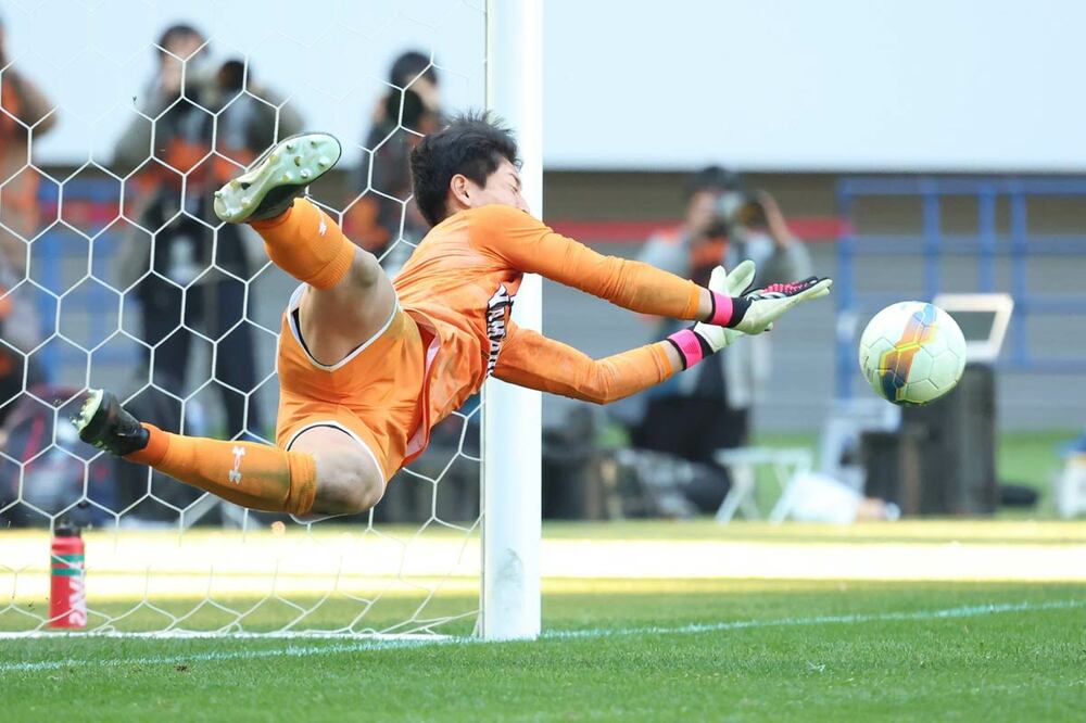 ＰＫを止める青森山田のGK鈴木将永