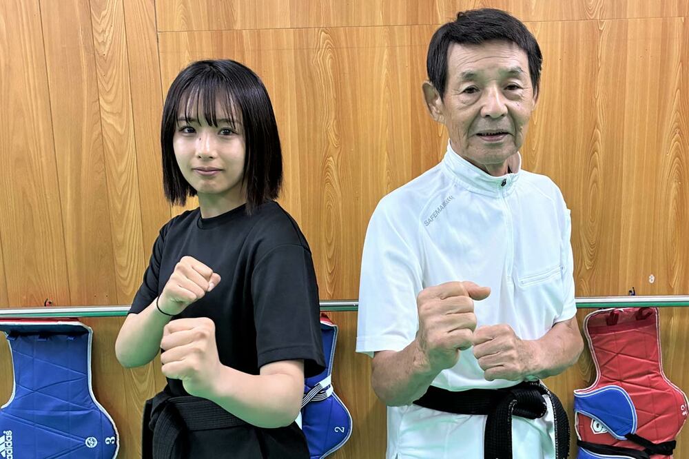 滝川さん（左）と祖父の石田さんで大橋館道場を盛り上げる