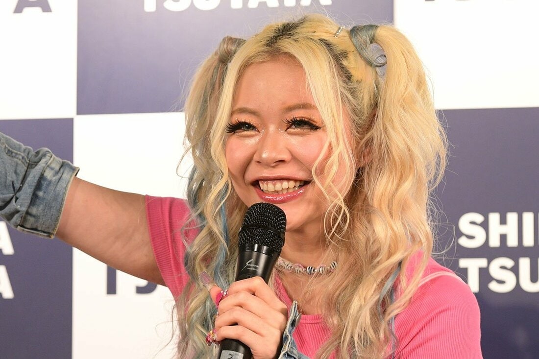 大会中、粗品の審査に不満を隠さなかった後輩のエルフ・荒川