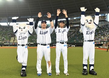 山川穂高（左）と今井達也