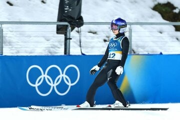 ２本目のジャンプを終え、なんともいえぬ表情の高梨沙羅