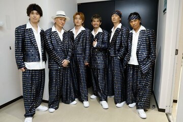 取材に応じたDA PUMPの(左から)YORI、ISSA、KENZO、U-YEAH、TOMO、KIMI