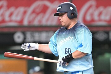 ４番打者として先発出場した西武・中村剛