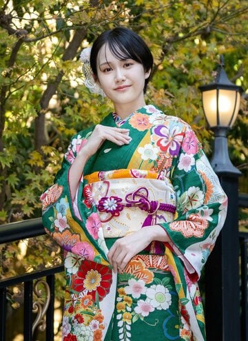 黒髪晴れ着姿の尾碕真花