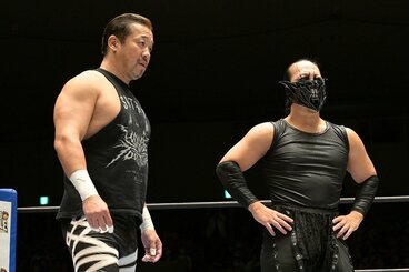 非道な手を連発したDOUKI(右)と金丸義信