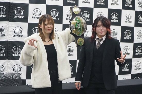 岩谷麻優のGHC女子王座に挑戦する林下詩美（右）