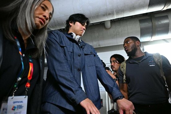 無念の表情で球場を後にする大谷