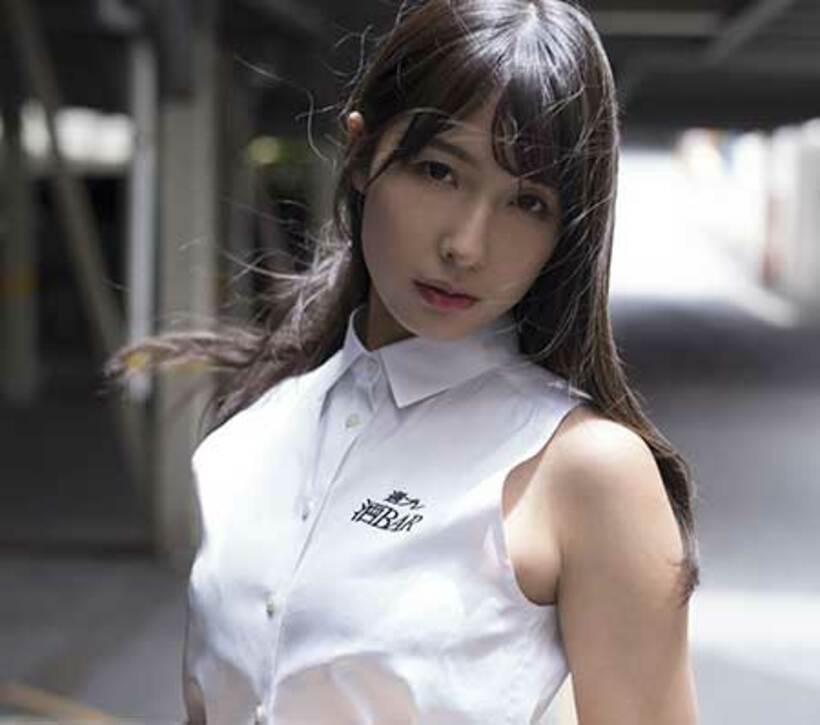  「週刊プレイボーイ２６号」の袋とじグラビアに登場する川崎あや（C）佐藤裕之／週刊プレイボーイ