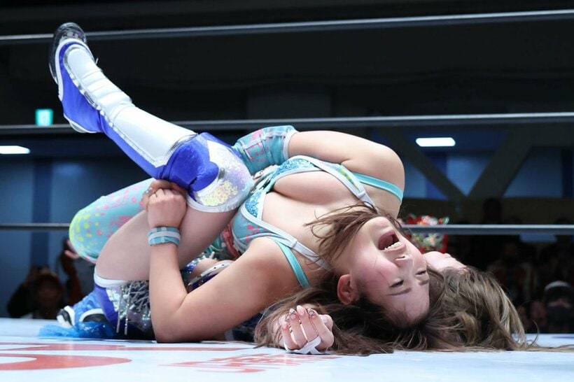 妃南を押さえ込む天咲光由