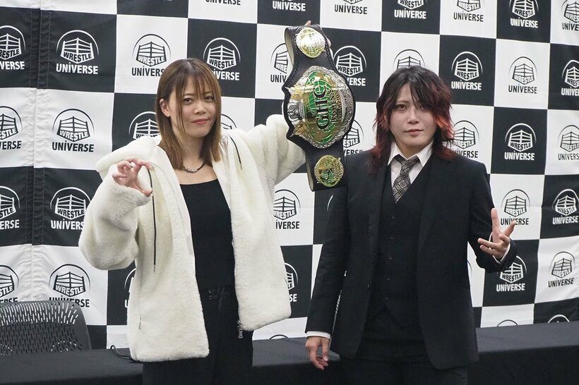 岩谷麻優のGHC女子王座に挑戦する林下詩美（右）