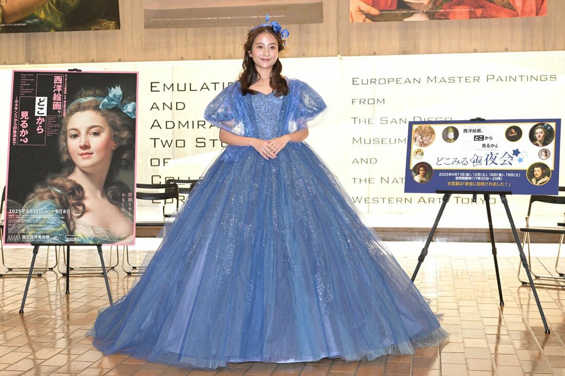 西洋画をモチーフに、青の豪華ドレスに身を包む日比麻音子アナ(2025年)